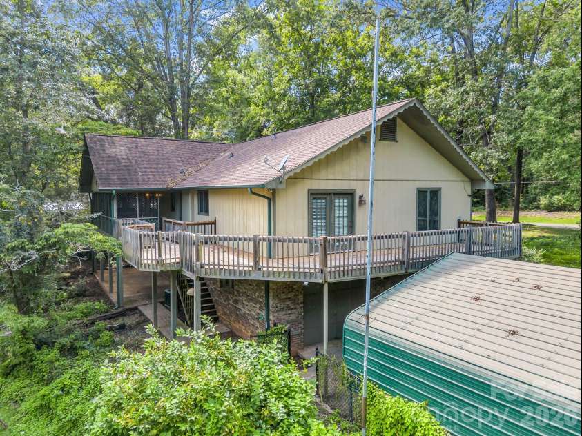 200 Woodland Circle, Rutherfordton, NC 28139.  MLS# CAR4418275, YatesRealty ID 46769. 