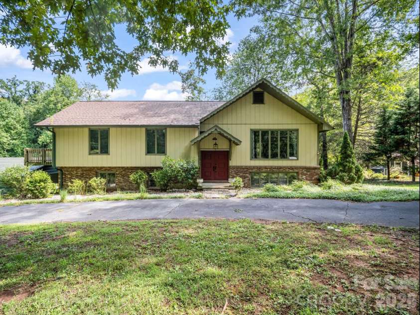 200 Woodland Circle, Rutherfordton, NC 28139.  MLS# CAR4418275, YatesRealty ID 46769. 
