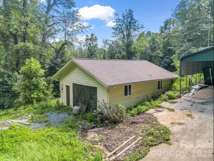 200 Woodland Circle, Rutherfordton, NC 28139.  MLS# CAR4418275, YatesRealty ID 46769. Shop Building