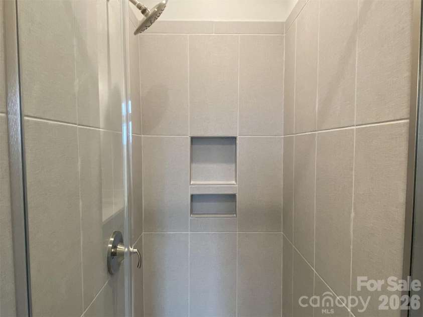 938 Callahan Street, Charlotte, NC 28206.  MLS# CAR4209052, YatesRealty ID 4677. Premier Bath