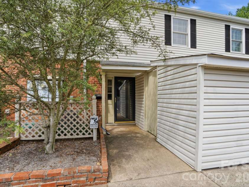5901 Quail Hollow Road, Charlotte, NC 28210.  MLS# CAR4411743, YatesRealty ID 46771. 