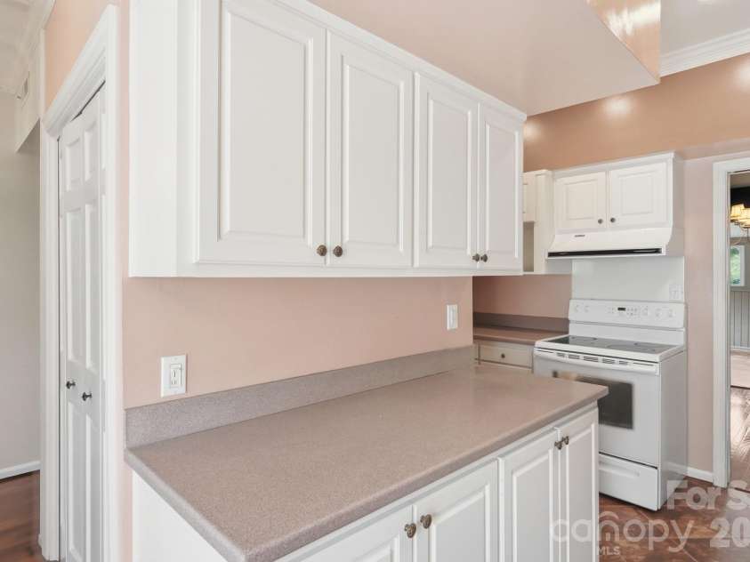 5901 Quail Hollow Road, Charlotte, NC 28210.  MLS# CAR4411743, YatesRealty ID 46771. 