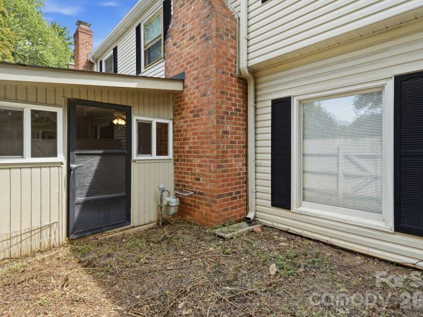 5901 Quail Hollow Road, Charlotte, NC 28210.  MLS# CAR4411743, YatesRealty ID 46771. 