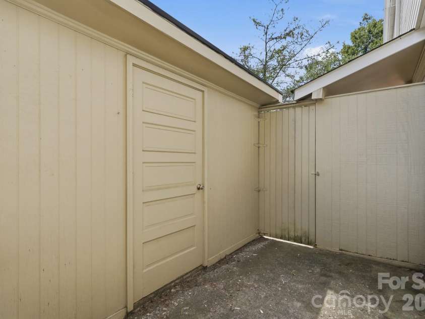 5901 Quail Hollow Road, Charlotte, NC 28210.  MLS# CAR4411743, YatesRealty ID 46771. Extra storage