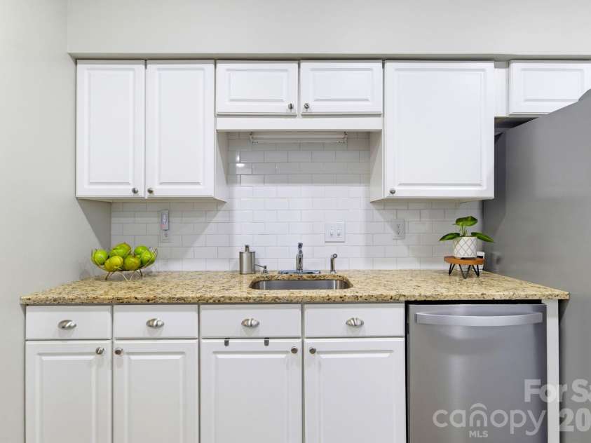 5901 Quail Hollow Road, Charlotte, NC 28210.  MLS# CAR4430297, YatesRealty ID 46771. 
