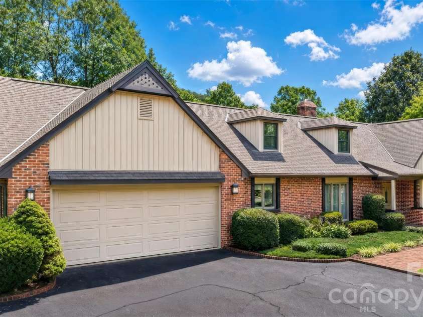 417 Stonecroft Drive, Lenoir, NC 28645.  MLS# CAR4409106, YatesRealty ID 46772. 