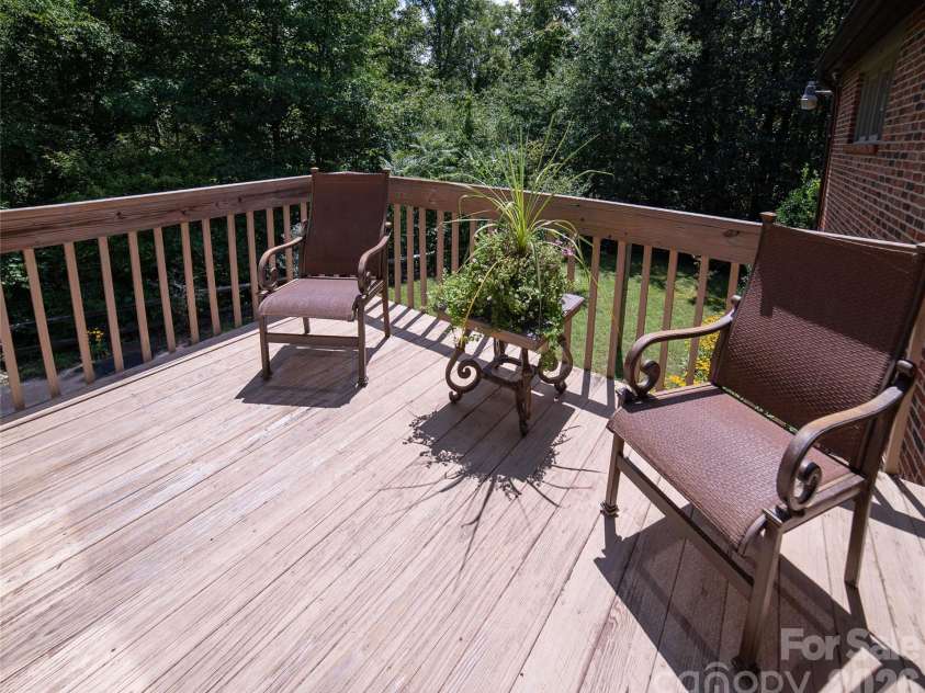 417 Stonecroft Drive, Lenoir, NC 28645.  MLS# CAR4409106, YatesRealty ID 46772. 
