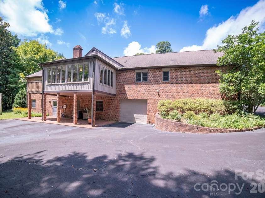 417 Stonecroft Drive, Lenoir, NC 28645.  MLS# CAR4409106, YatesRealty ID 46772. 