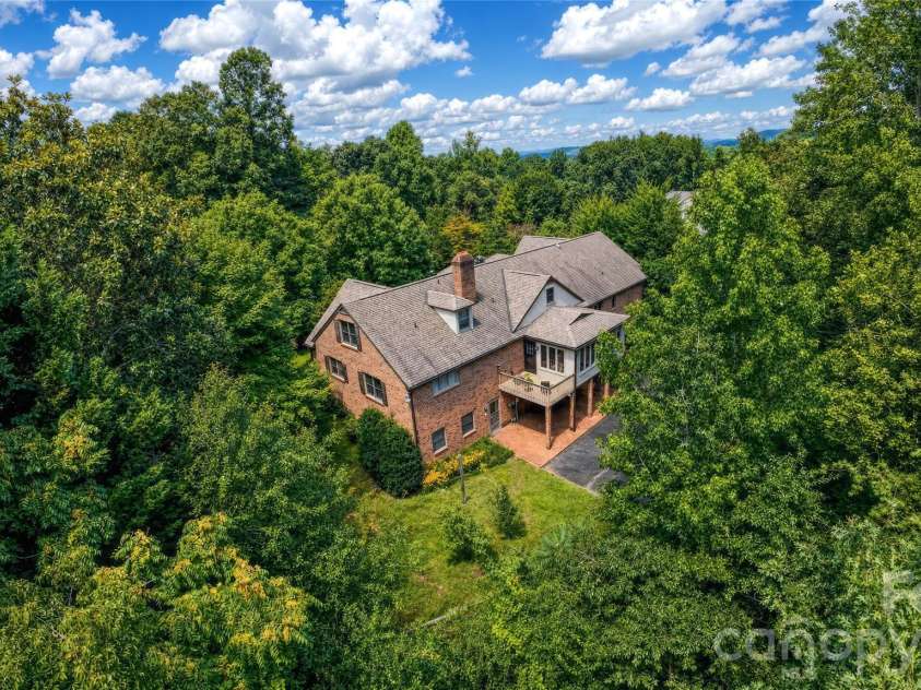 417 Stonecroft Drive, Lenoir, NC 28645.  MLS# CAR4409106, YatesRealty ID 46772. 