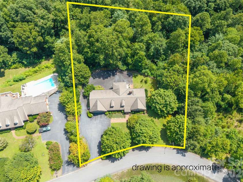 417 Stonecroft Drive, Lenoir, NC 28645.  MLS# CAR4409106, YatesRealty ID 46772. 