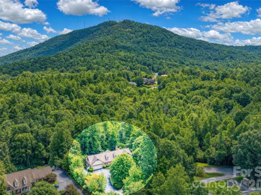 417 Stonecroft Drive, Lenoir, NC 28645.  MLS# CAR4409106, YatesRealty ID 46772. Hibriten Mountain