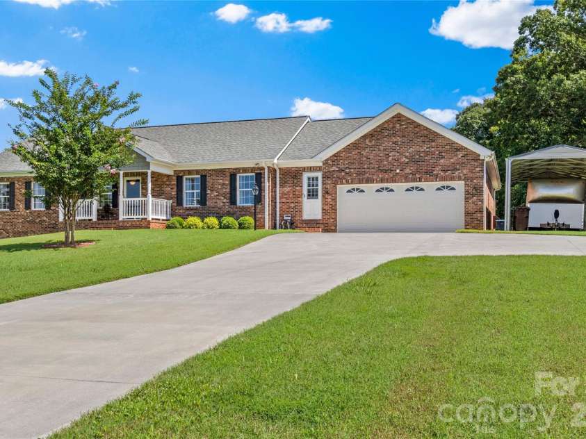 527 Howardtown Circle, Mocksville, NC 27028.  MLS# CAR4418281, YatesRealty ID 46774. 