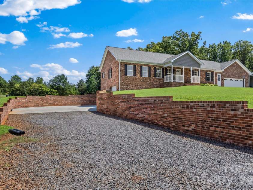 527 Howardtown Circle, Mocksville, NC 27028.  MLS# CAR4418281, YatesRealty ID 46774. 
