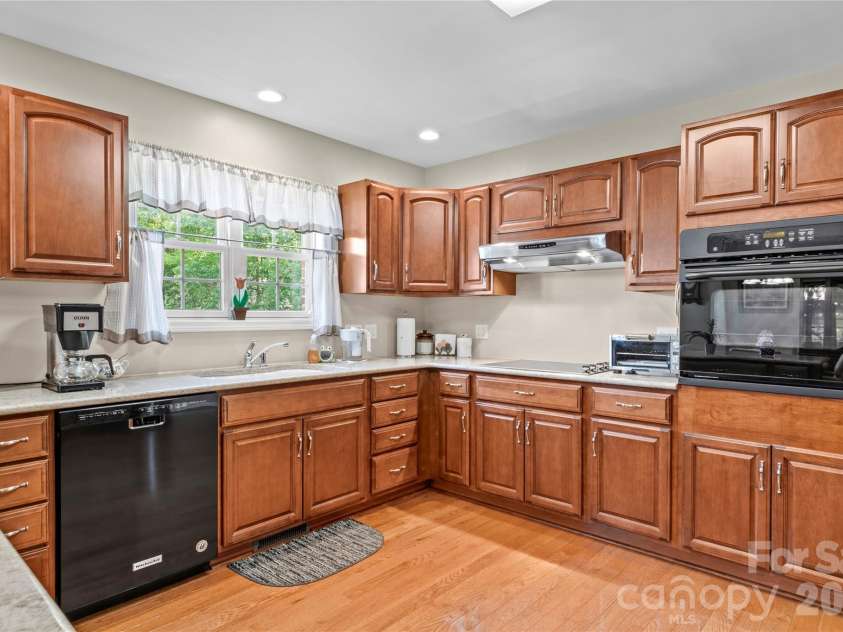 527 Howardtown Circle, Mocksville, NC 27028.  MLS# CAR4418281, YatesRealty ID 46774. 