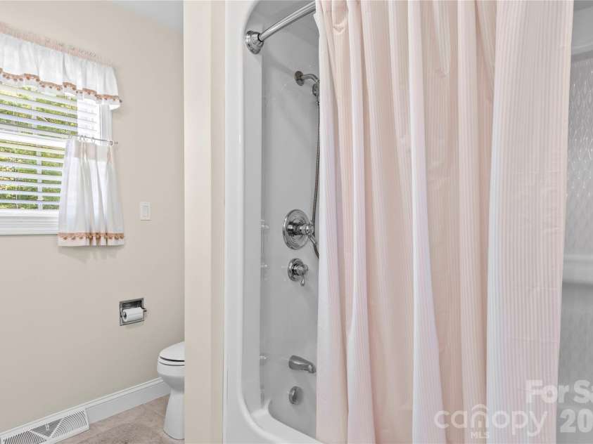 527 Howardtown Circle, Mocksville, NC 27028.  MLS# CAR4418281, YatesRealty ID 46774. 