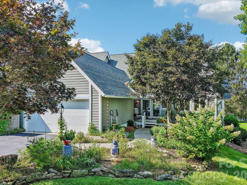 146 Overlook Drive, Flat Rock, NC 28731.  MLS# CAR4418030, YatesRealty ID 46776. 