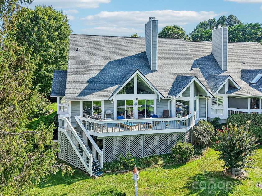 146 Overlook Drive, Flat Rock, NC 28731.  MLS# CAR4418030, YatesRealty ID 46776. 