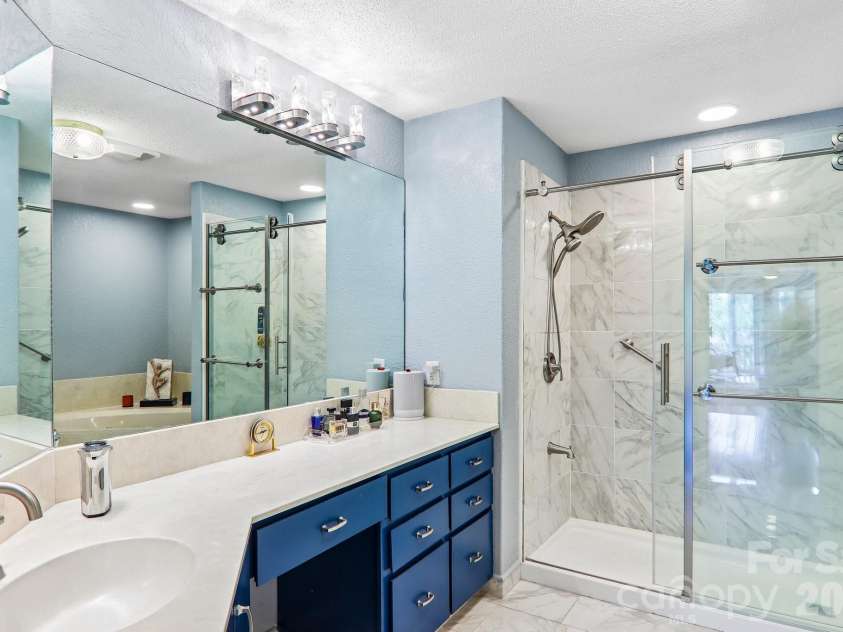 146 Overlook Drive, Flat Rock, NC 28731.  MLS# CAR4418030, YatesRealty ID 46776. 