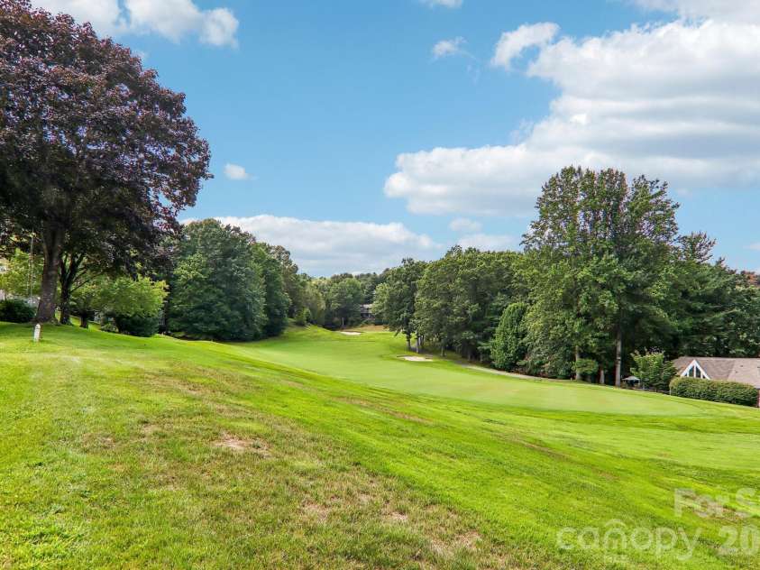 146 Overlook Drive, Flat Rock, NC 28731.  MLS# CAR4418030, YatesRealty ID 46776. 