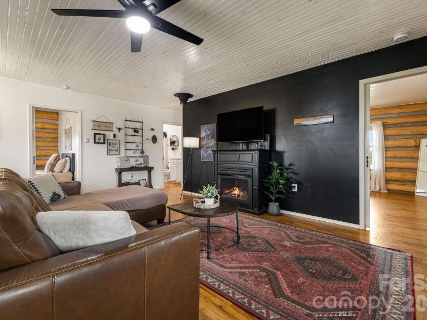 194 Cabin Hollow Drive, Marshall, NC 28753.  MLS# CAR4414308, YatesRealty ID 46778. 