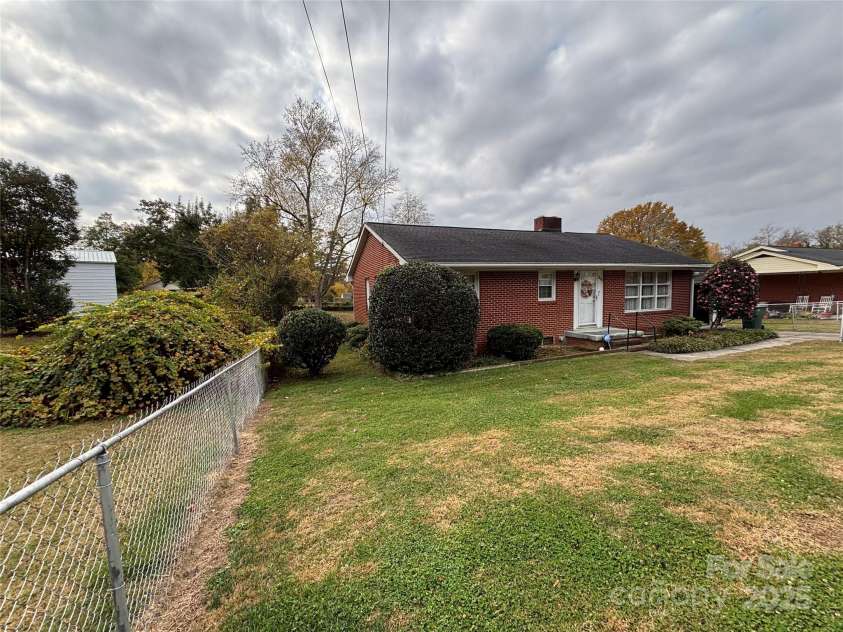 1623 Kimberly Drive, Gastonia, NC 28052.  MLS# CAR4320159, YatesRealty ID 4678. 