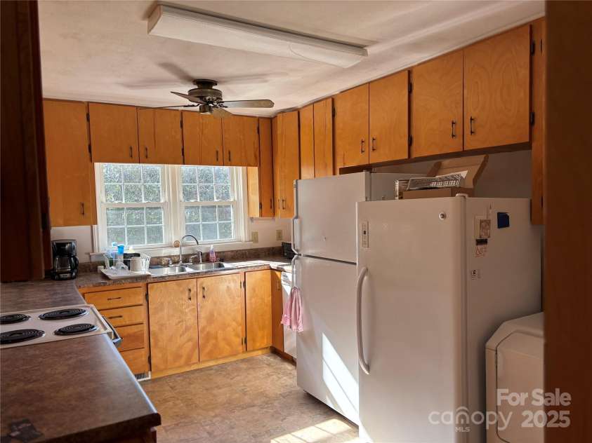 1623 Kimberly Drive, Gastonia, NC 28052.  MLS# CAR4320159, YatesRealty ID 4678. Kitchen #2