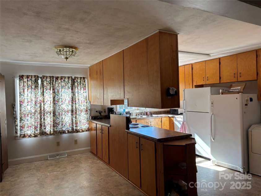 1623 Kimberly Drive, Gastonia, NC 28052.  MLS# CAR4320159, YatesRealty ID 4678. Kitchen 