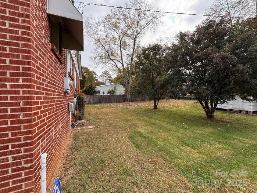 1623 Kimberly Drive, Gastonia, NC 28052.  MLS# CAR4320159, YatesRealty ID 4678. Side of home