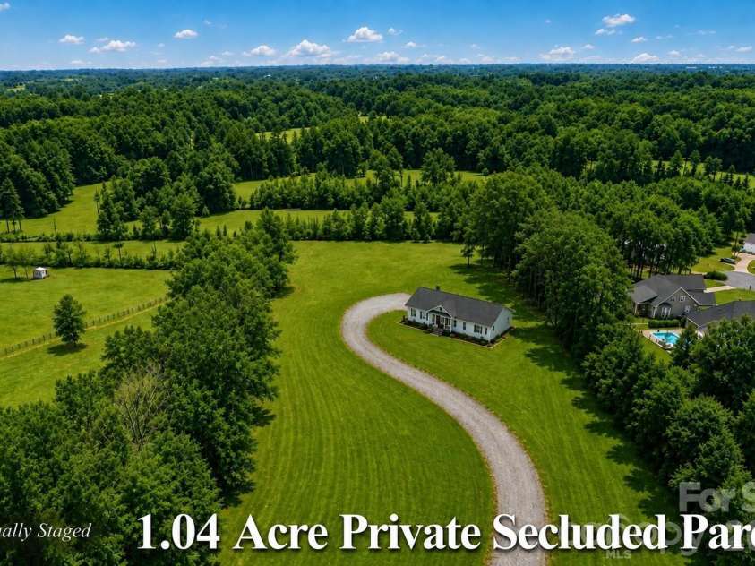 140 Broome Farm Lane, Mooresville, NC 28115.  MLS# CAR4413298, YatesRealty ID 46780. 