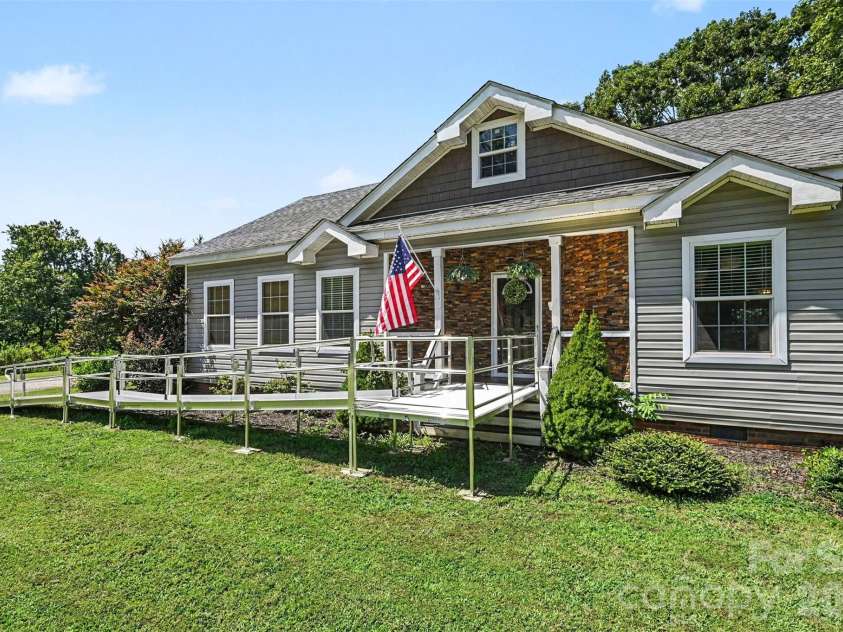 140 Broome Farm Lane, Mooresville, NC 28115.  MLS# CAR4413298, YatesRealty ID 46780. 