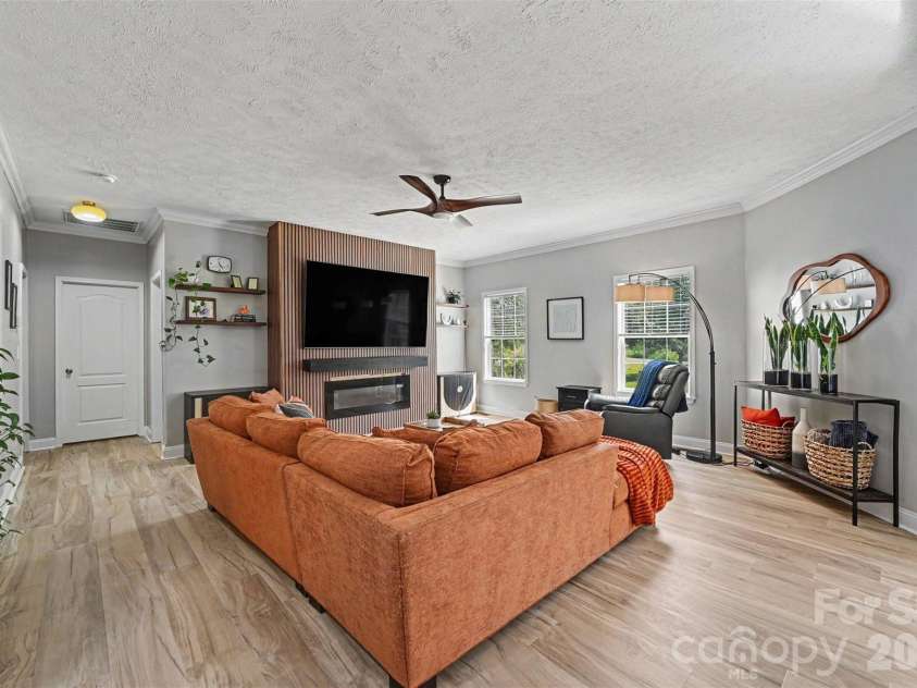 140 Broome Farm Lane, Mooresville, NC 28115.  MLS# CAR4413298, YatesRealty ID 46780. 