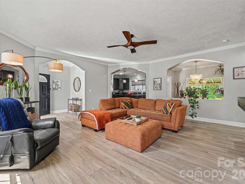 140 Broome Farm Lane, Mooresville, NC 28115.  MLS# CAR4413298, YatesRealty ID 46780. 