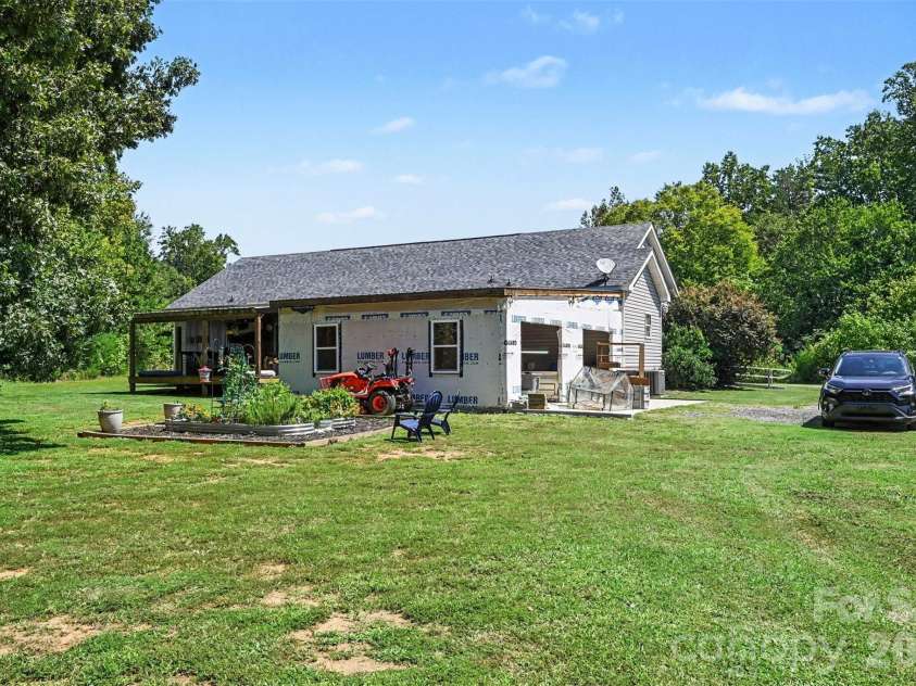 140 Broome Farm Lane, Mooresville, NC 28115.  MLS# CAR4413298, YatesRealty ID 46780. 