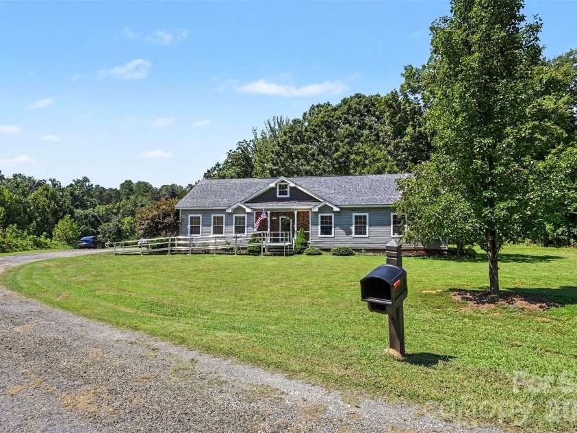 140 Broome Farm Lane, Mooresville, NC 28115.  MLS# CAR4413298, YatesRealty ID 46780. 