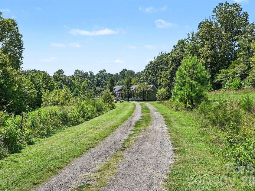 140 Broome Farm Lane, Mooresville, NC 28115.  MLS# CAR4413298, YatesRealty ID 46780. 