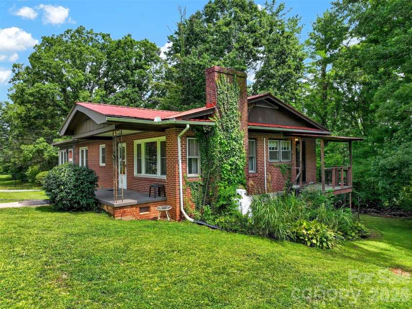 2 White Oak Road, Arden, NC 28704.  MLS# CAR4418090, YatesRealty ID 46781. 