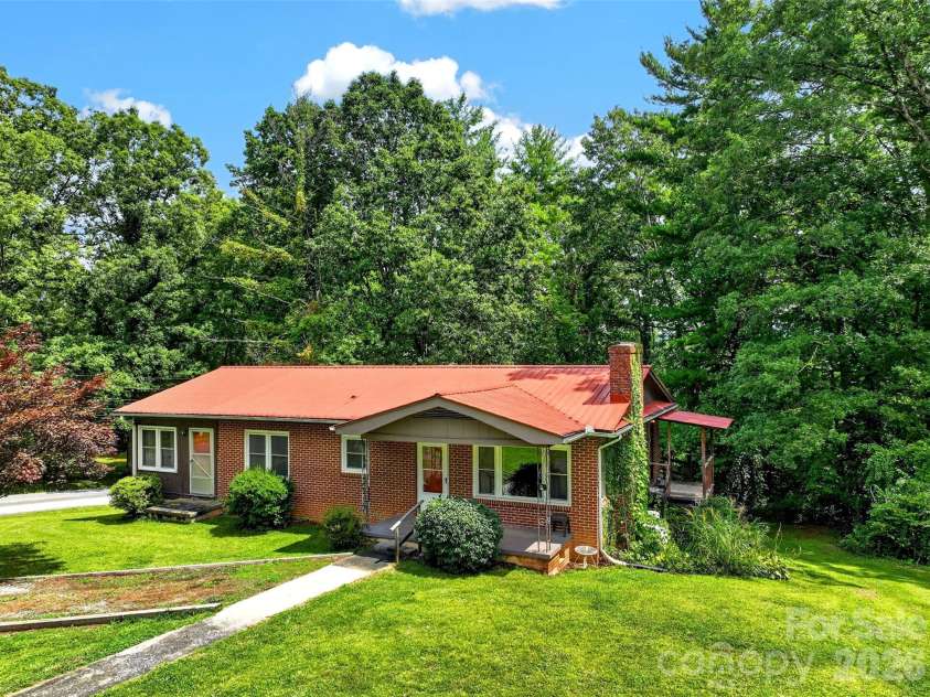 2 White Oak Road, Arden, NC 28704.  MLS# CAR4418090, YatesRealty ID 46781. 