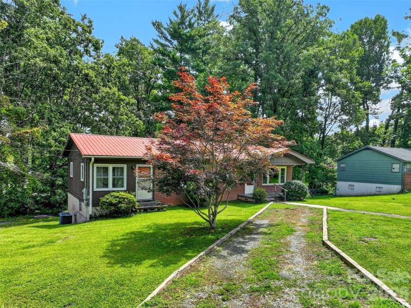 2 White Oak Road, Arden, NC 28704.  MLS# CAR4418090, YatesRealty ID 46781. 