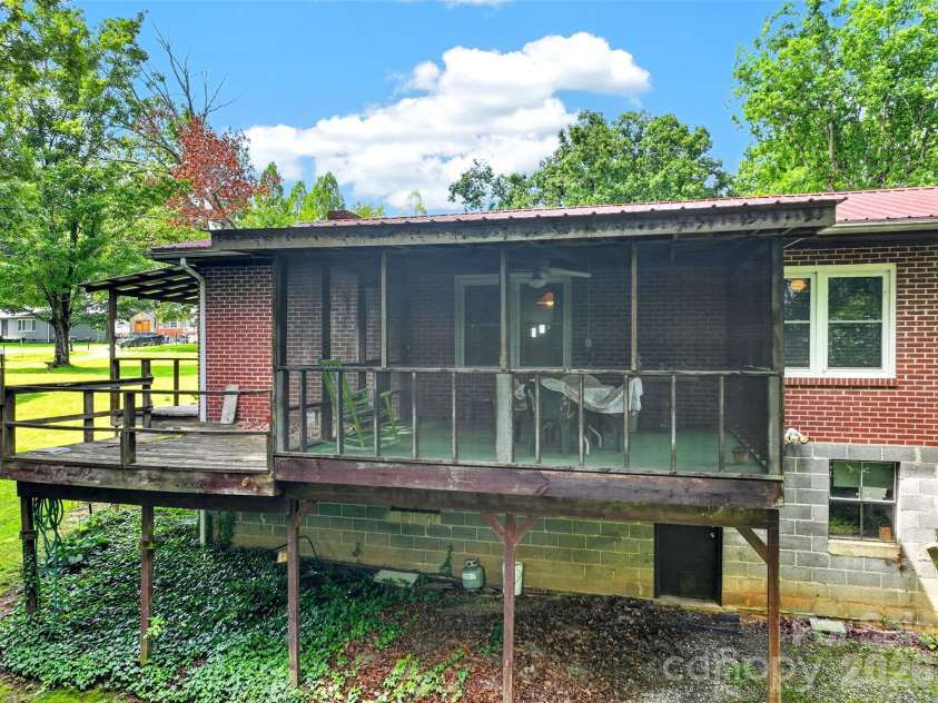 2 White Oak Road, Arden, NC 28704.  MLS# CAR4418090, YatesRealty ID 46781. 