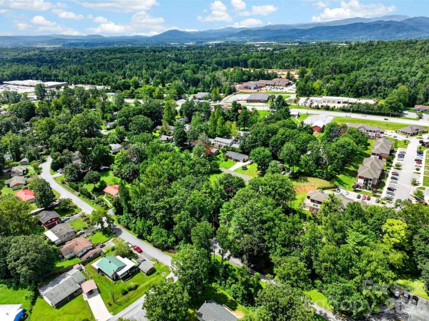 2 White Oak Road, Arden, NC 28704.  MLS# CAR4418090, YatesRealty ID 46781. 