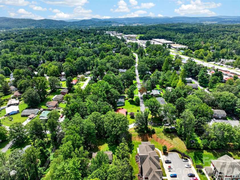 2 White Oak Road, Arden, NC 28704.  MLS# CAR4418090, YatesRealty ID 46781. 