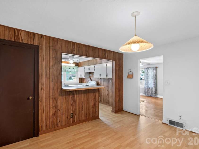 2 White Oak Road, Arden, NC 28704.  MLS# CAR4418090, YatesRealty ID 46781. Dining room