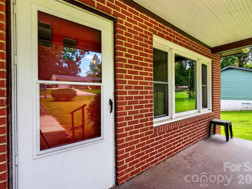 2 White Oak Road, Arden, NC 28704.  MLS# CAR4418090, YatesRealty ID 46781. Front door