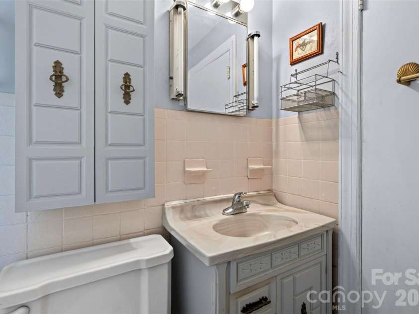 2 White Oak Road, Arden, NC 28704.  MLS# CAR4418090, YatesRealty ID 46781. Hall bath