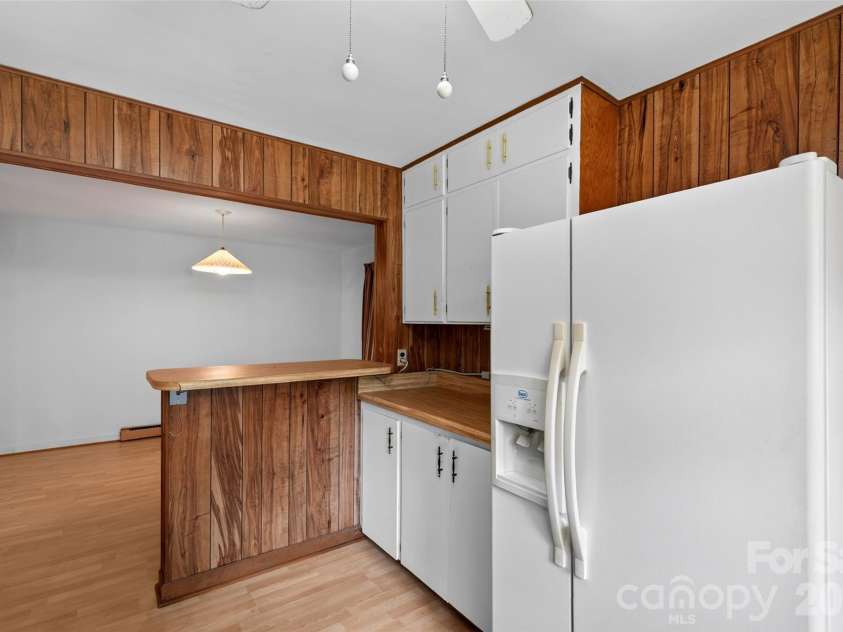 2 White Oak Road, Arden, NC 28704.  MLS# CAR4418090, YatesRealty ID 46781. Kitchen