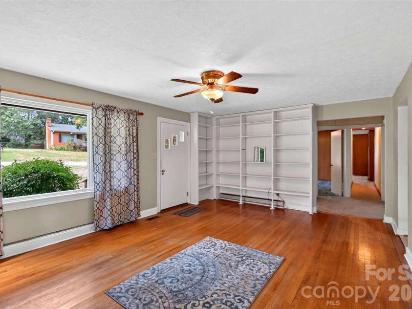 2 White Oak Road, Arden, NC 28704.  MLS# CAR4418090, YatesRealty ID 46781. Loving room