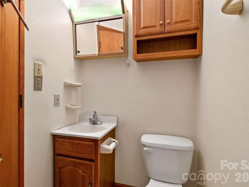 2 White Oak Road, Arden, NC 28704.  MLS# CAR4418090, YatesRealty ID 46781. Primary bathroom