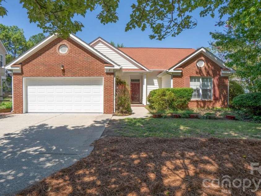 11320 Hunters Landing Drive, Charlotte, NC 28273.  MLS# CAR4415176, YatesRealty ID 46784. 