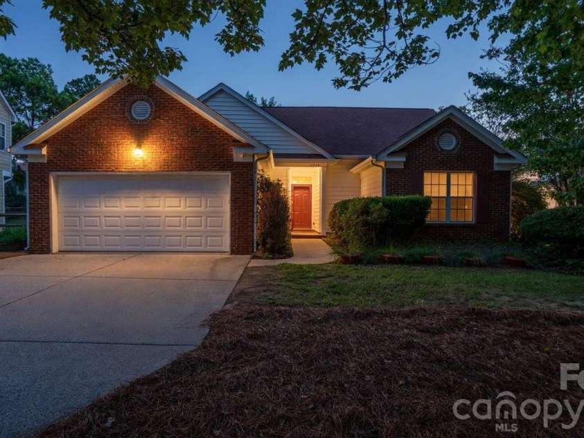 11320 Hunters Landing Drive, Charlotte, NC 28273.  MLS# CAR4415176, YatesRealty ID 46784. 