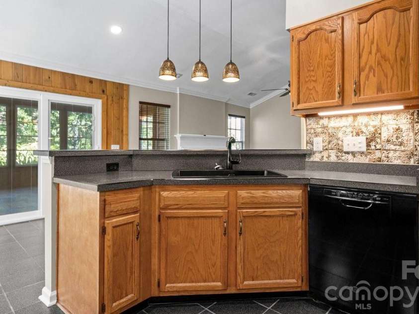 11320 Hunters Landing Drive, Charlotte, NC 28273.  MLS# CAR4415176, YatesRealty ID 46784. 